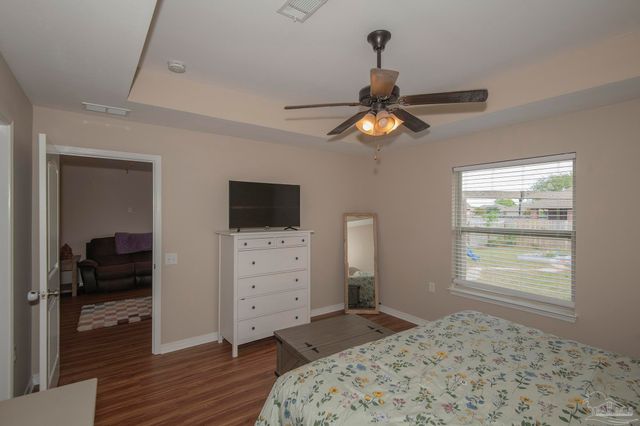 3952 Willow Glen Dr, Pace, FL 32571