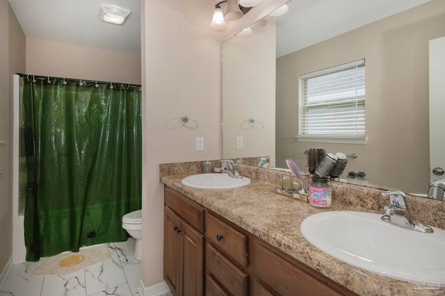 3952 Willow Glen Dr, Pace, FL 32571