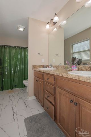 3952 Willow Glen Dr, Pace, FL 32571