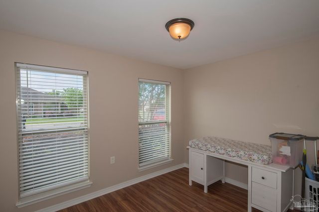 3952 Willow Glen Dr, Pace, FL 32571