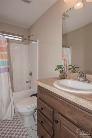 3952 Willow Glen Dr, Pace, FL 32571