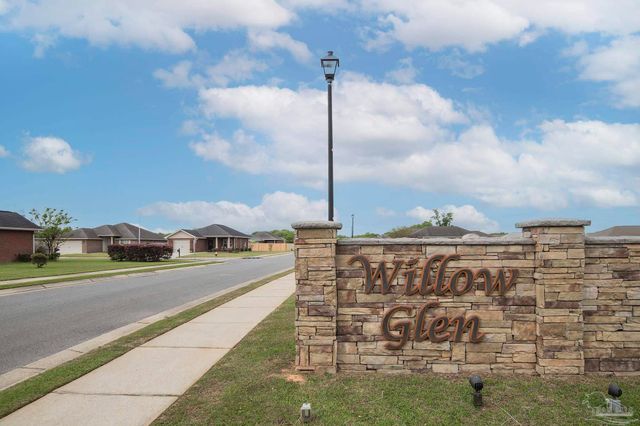 3952 Willow Glen Dr, Pace, FL 32571