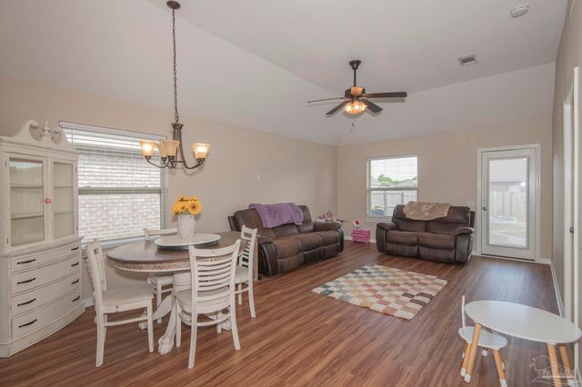 3952 Willow Glen Dr, Pace, FL 32571