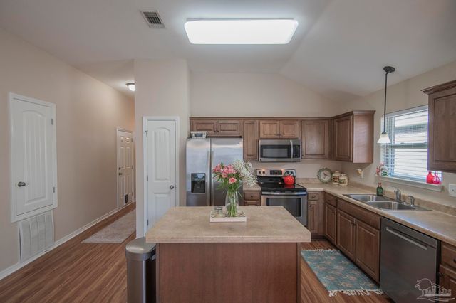 3952 Willow Glen Dr, Pace, FL 32571