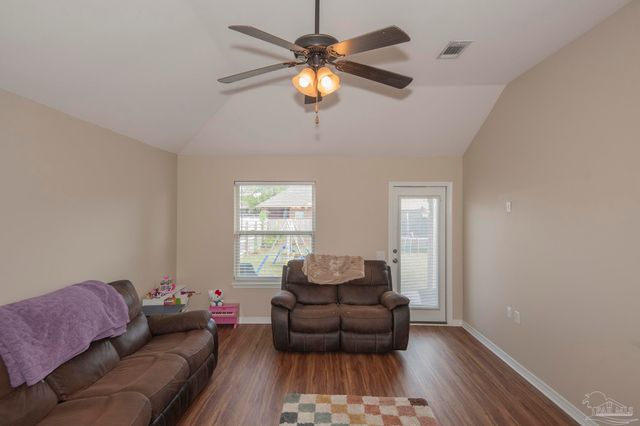 3952 Willow Glen Dr, Pace, FL 32571