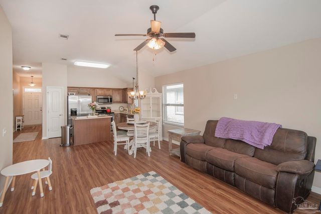 3952 Willow Glen Dr, Pace, FL 32571