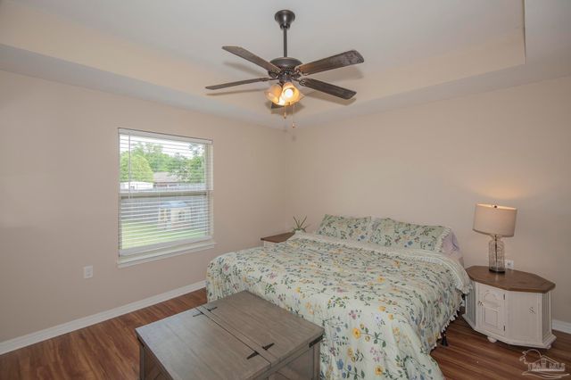 3952 Willow Glen Dr, Pace, FL 32571