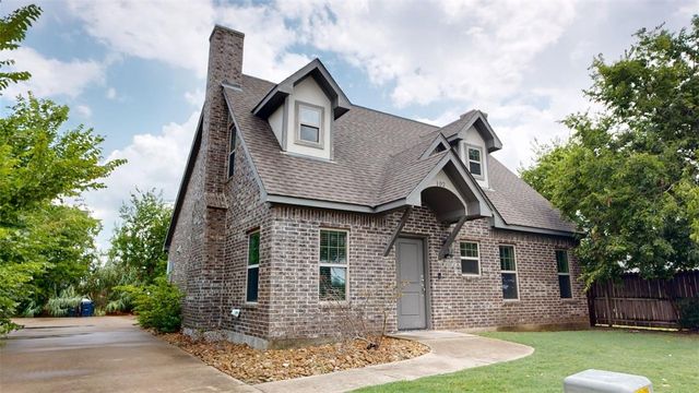 102 Richards Street, College Station, TX 77840