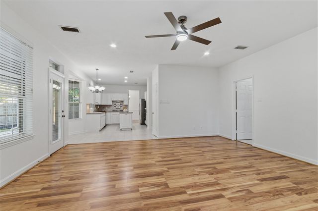 52 W Twinberry Place, The Woodlands, TX 77381