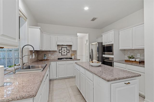 52 W Twinberry Place, The Woodlands, TX 77381