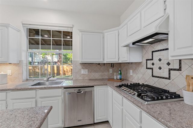 52 W Twinberry Place, The Woodlands, TX 77381