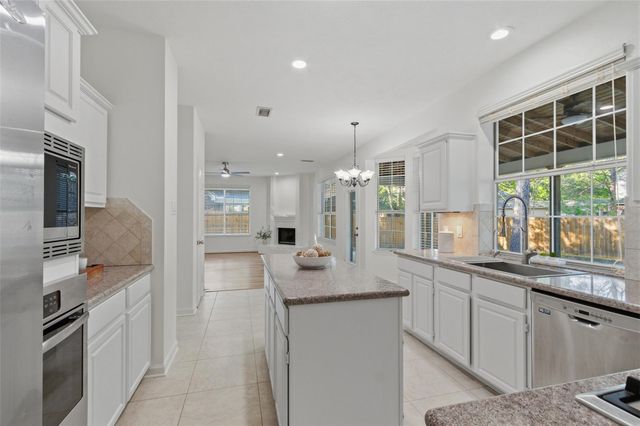 52 W Twinberry Place, The Woodlands, TX 77381