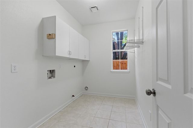 52 W Twinberry Place, The Woodlands, TX 77381