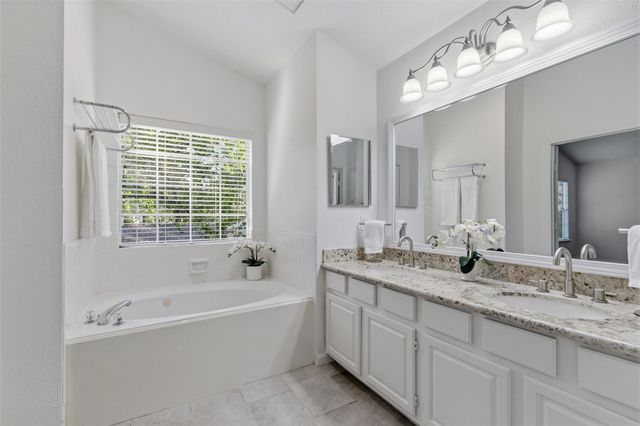 52 W Twinberry Place, The Woodlands, TX 77381