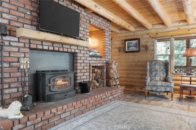 1521 Dogwood Way, Pine Mountain Club, CA 93222