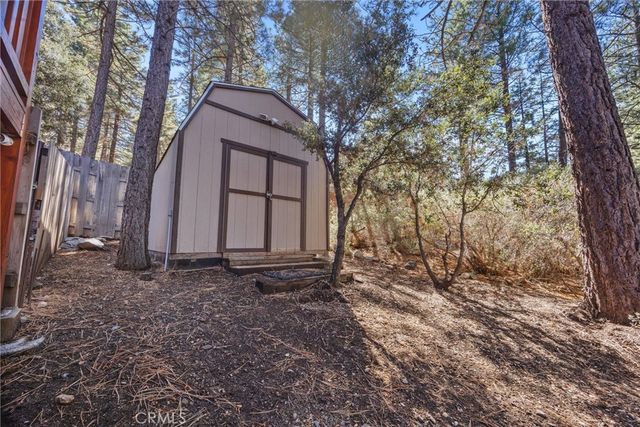1521 Dogwood Way, Pine Mountain Club, CA 93222