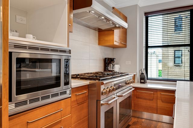 70 E WALTON Street 702-802, Chicago, IL 60611