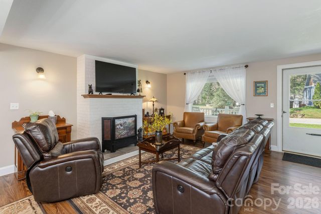 306 Taylor Street, Hendersonville, NC 28739