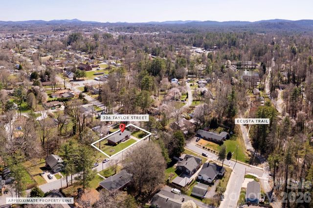 306 Taylor Street, Hendersonville, NC 28739