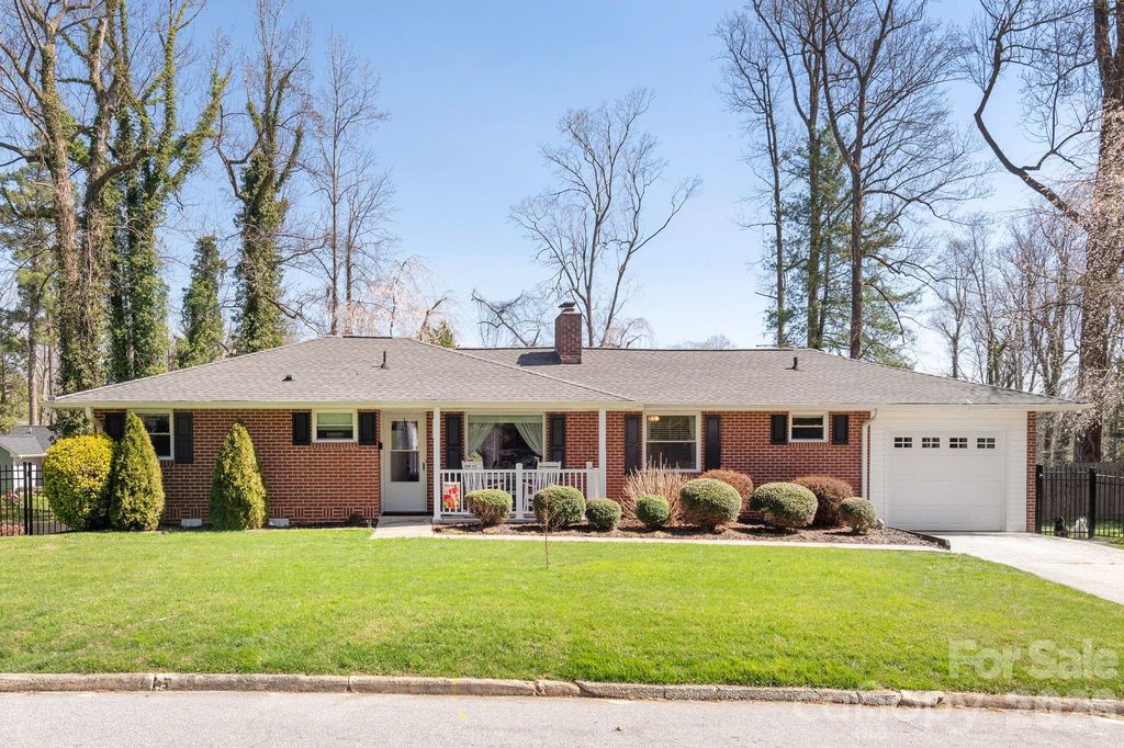 306 Taylor Street, Hendersonville, NC 28739