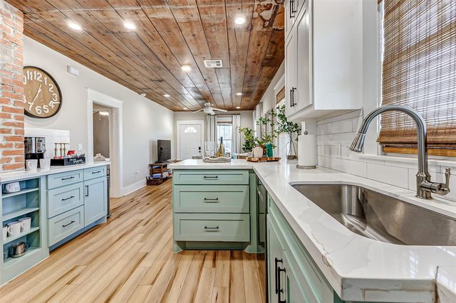 1602 40th Street, Galveston, TX 77550