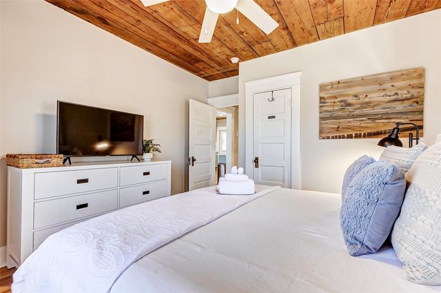 1602 40th Street, Galveston, TX 77550