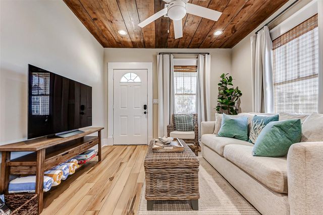 1602 40th Street, Galveston, TX 77550