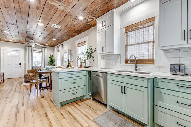 1602 40th Street, Galveston, TX 77550