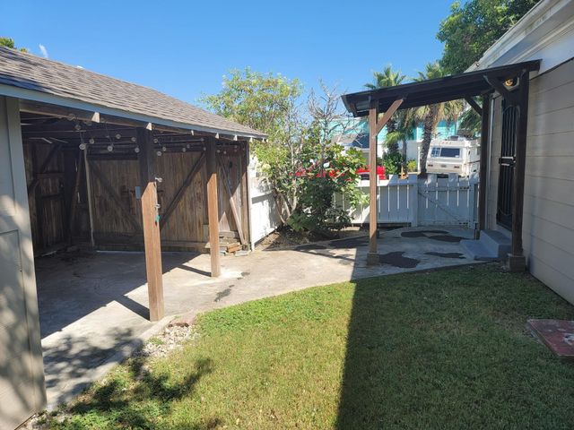 2301 45th Street, Galveston, TX 77551