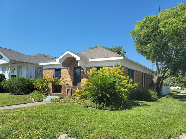 2301 45th Street, Galveston, TX 77551