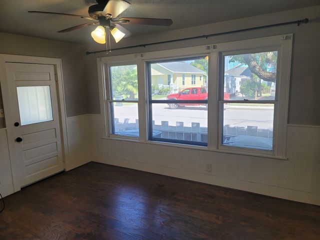 2301 45th Street, Galveston, TX 77551