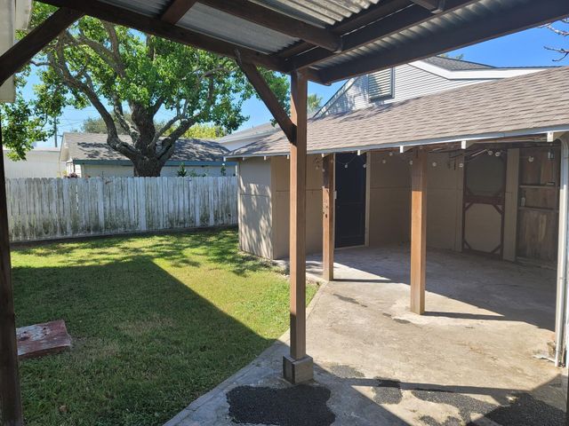 2301 45th Street, Galveston, TX 77551