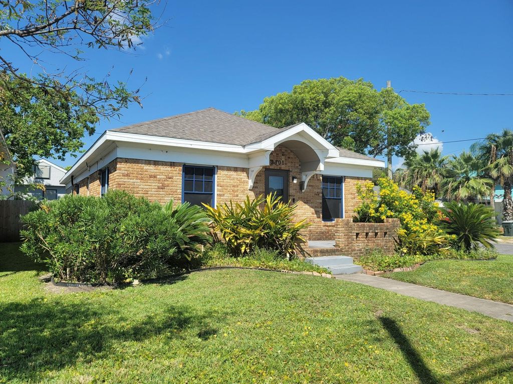 2301 45th Street, Galveston, TX 77551
