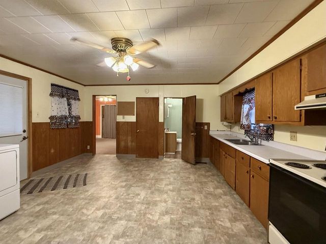 325 N WISCONSIN STREET, Berlin, WI 54923