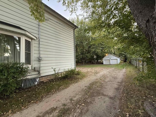 325 N WISCONSIN STREET, Berlin, WI 54923