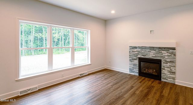 38 Heritage Way, Bethlehem, NY 12158