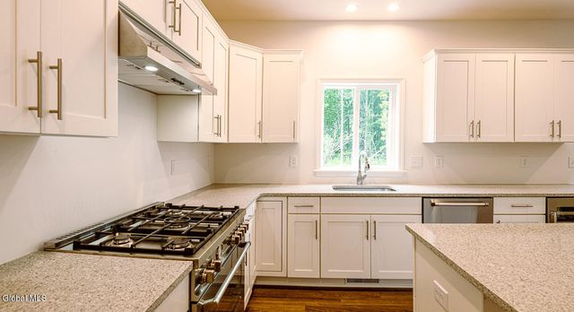 38 Heritage Way, Bethlehem, NY 12158