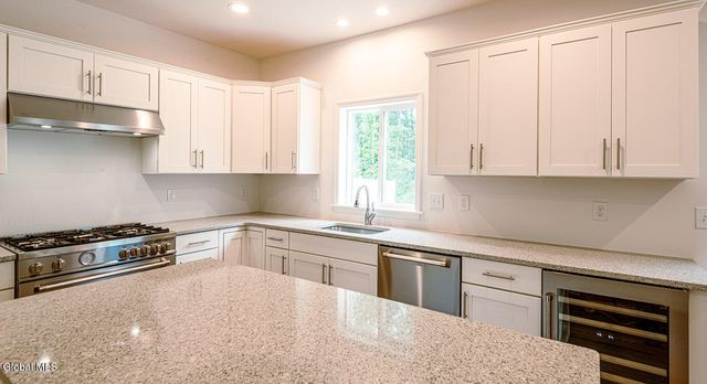 38 Heritage Way, Bethlehem, NY 12158