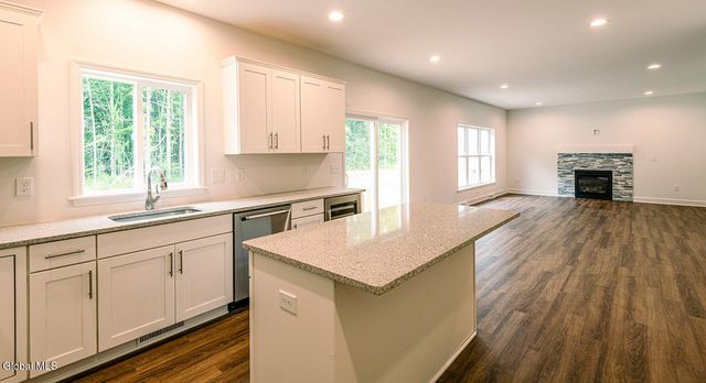 38 Heritage Way, Bethlehem, NY 12158