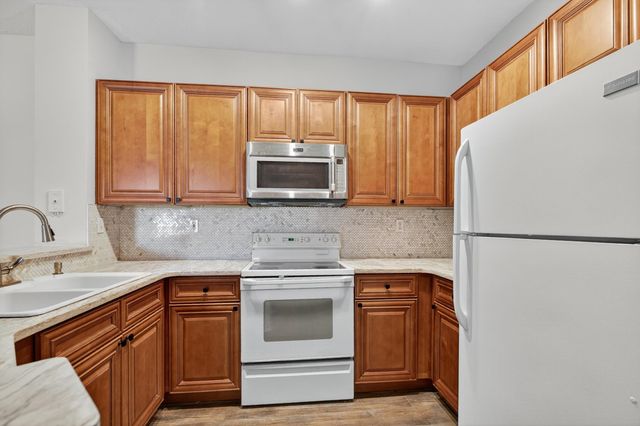 625 Fairway Dr 302, St Augustine, FL 32084