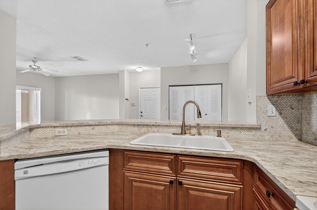 625 Fairway Dr 302, St Augustine, FL 32084