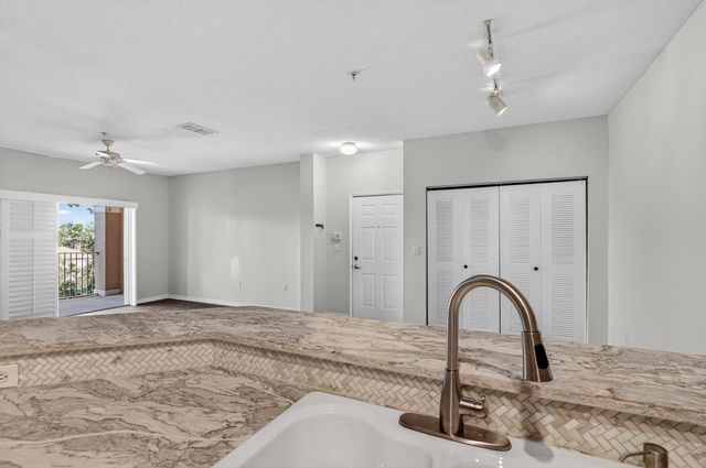 625 Fairway Dr 302, St Augustine, FL 32084