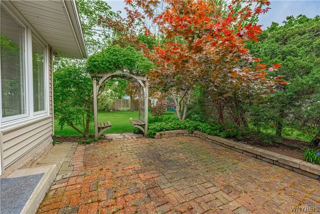70 Westchester Rd, Amherst, NY 14221