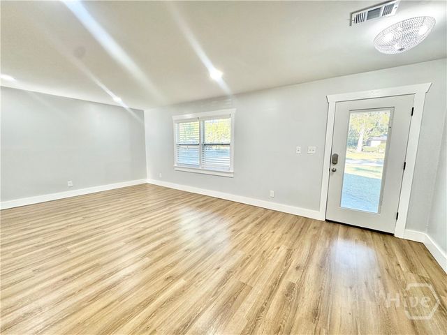 607 Dyches Drive, Savannah, GA 31406