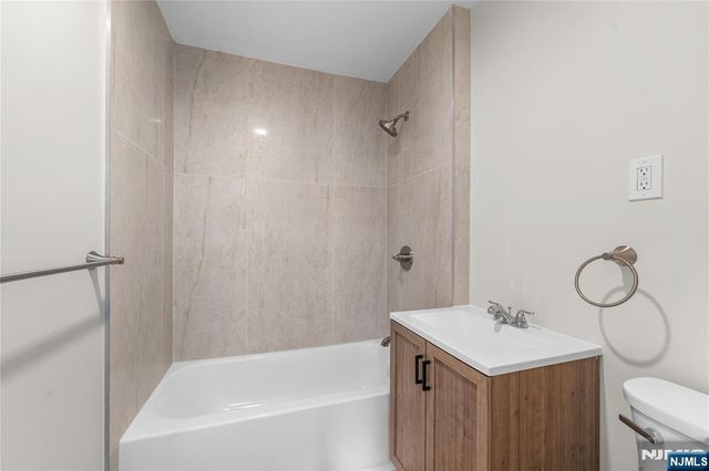 184 High Street 2, Hackensack, NJ 07601