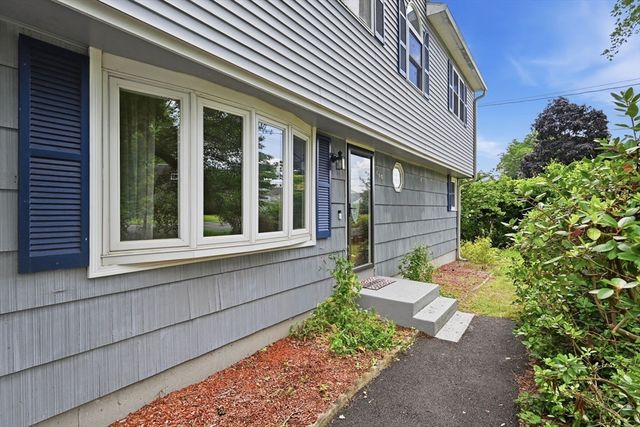 160 East St, South Hadley, MA 01075