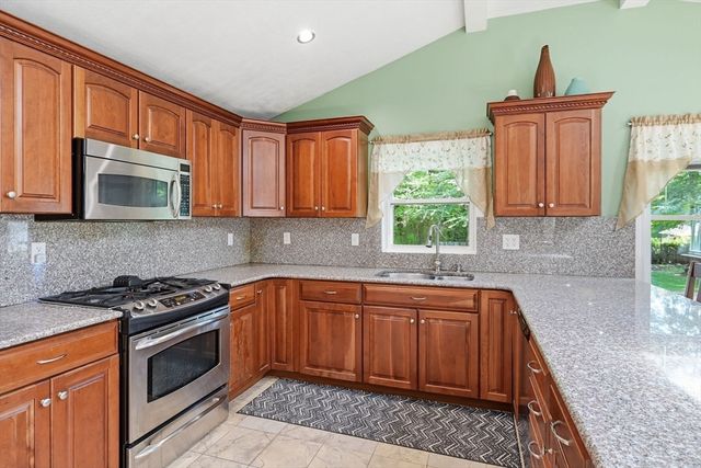 160 East St, South Hadley, MA 01075