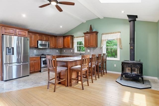 160 East St, South Hadley, MA 01075