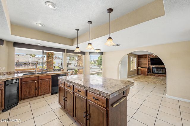 2031 W MADERO Avenue, Mesa, AZ 85202