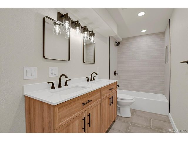9267 S Cedar Hill Way, Lone Tree, CO 80124